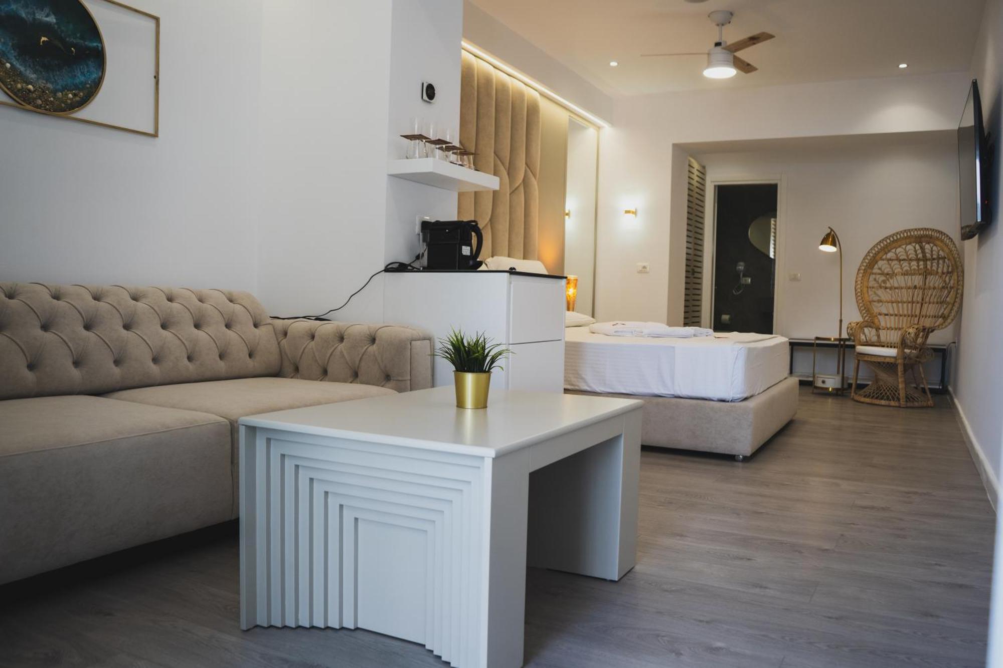 Adam & Eve Suites Sarande Ngoại thất bức ảnh